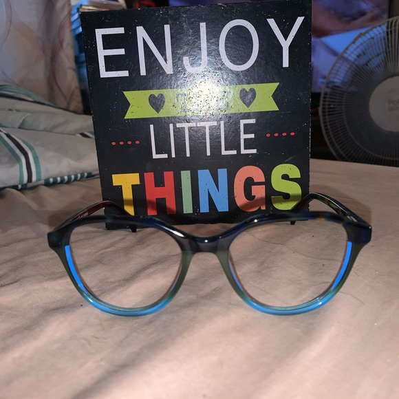 Eyeglass - Picture 1 of 6